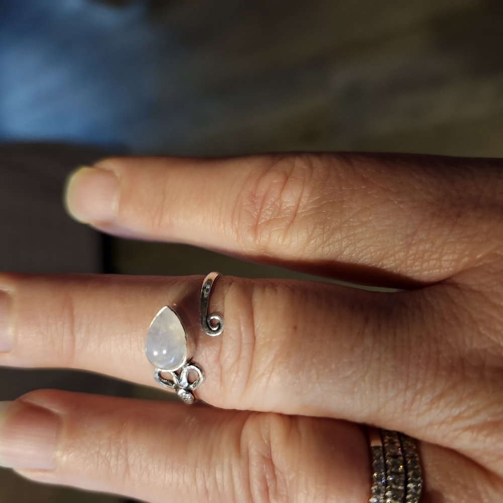 Elegant Silver Teardrop Moonstone Ring - Picture 3 of 4
